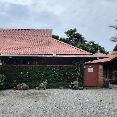 Homestay Umbai Kelana Merlimau Exteriör bild