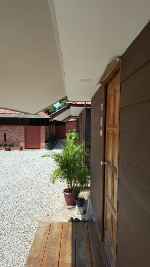 Homestay Umbai Kelana Merlimau Exteriör bild