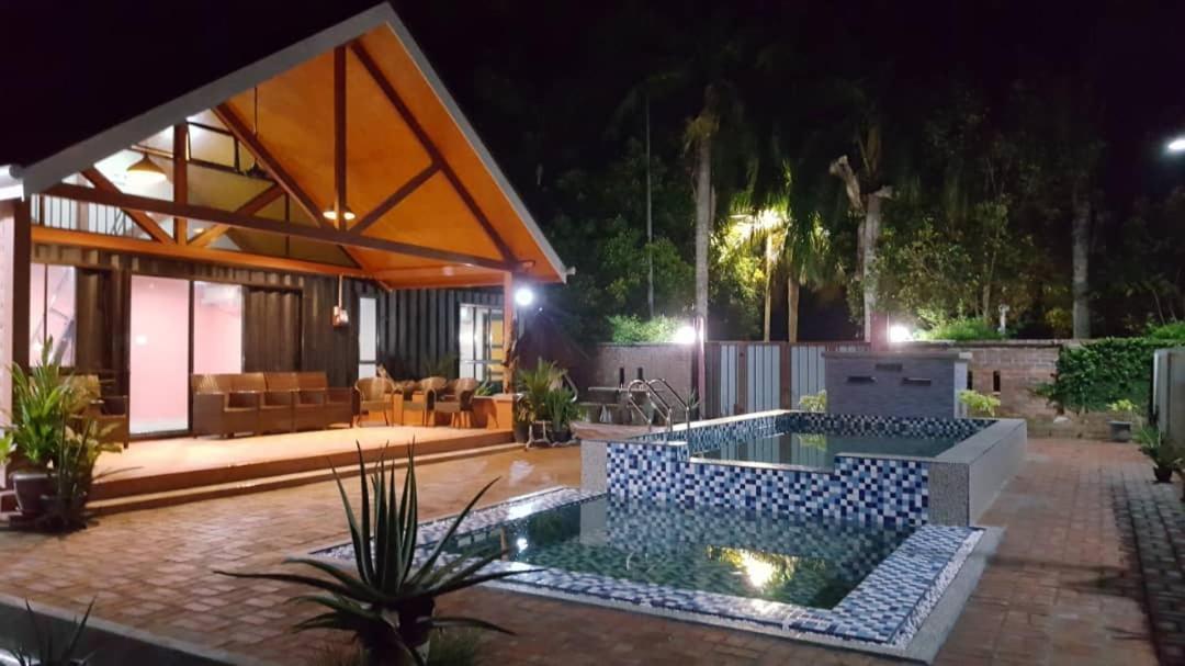 Homestay Umbai Kelana Merlimau Exteriör bild