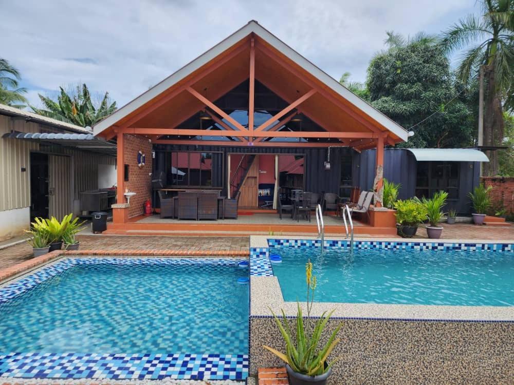 Homestay Umbai Kelana Merlimau Exteriör bild