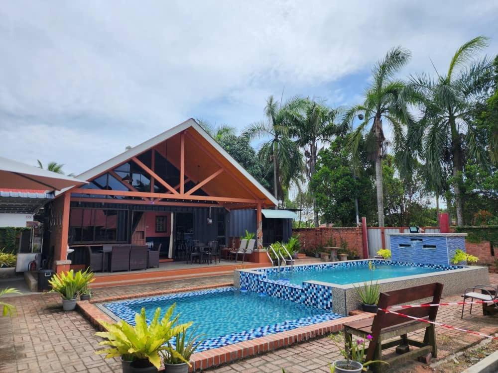 Homestay Umbai Kelana Merlimau Exteriör bild