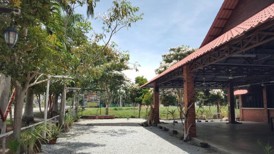 Homestay Umbai Kelana Merlimau Exteriör bild