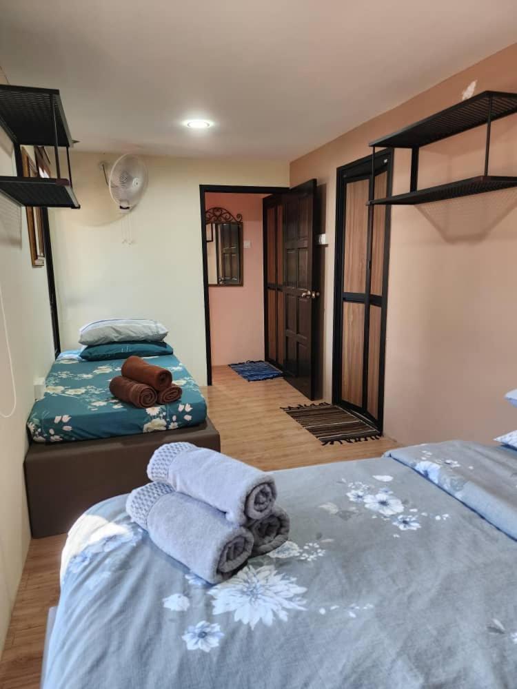 Homestay Umbai Kelana Merlimau Exteriör bild