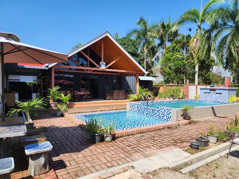 Homestay Umbai Kelana Merlimau Exteriör bild