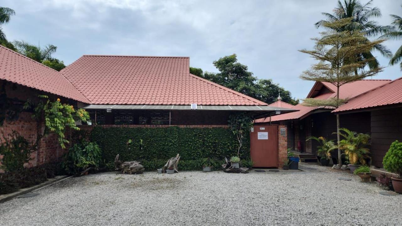 Homestay Umbai Kelana Merlimau Exteriör bild