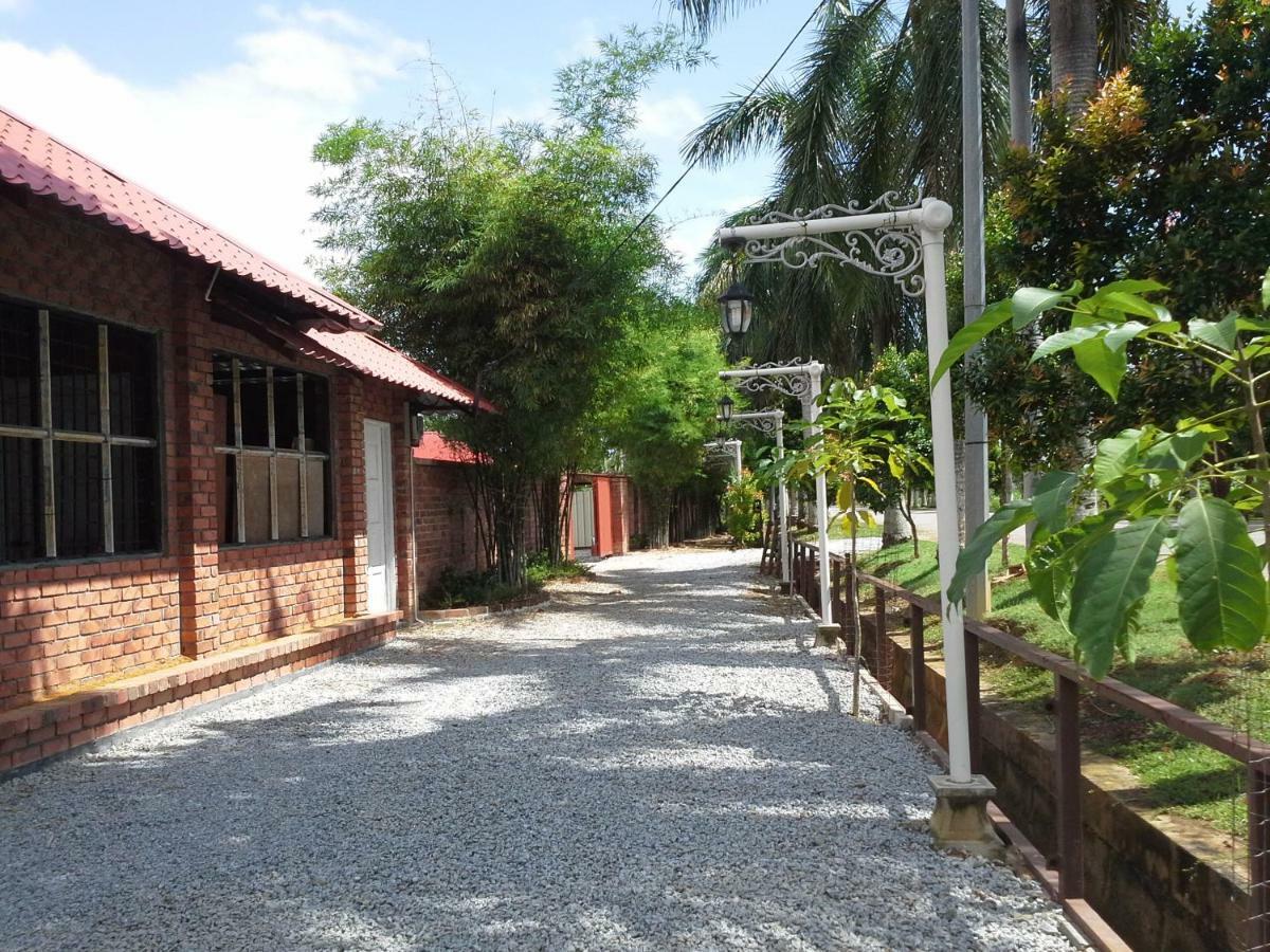 Homestay Umbai Kelana Merlimau Exteriör bild